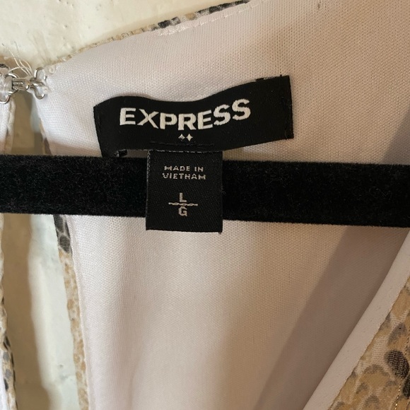 GUC Express Metallic Snakeskin Print Ruffle Sleeve Tie Waist Dress Size Large - Picture 2 of 7